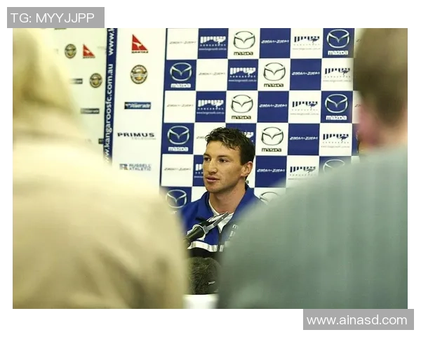 足球明星坚持使用旧手机的原因揭秘引发球迷热议